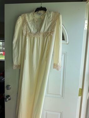 Dior Cream Long Lace-Trim Nightgown